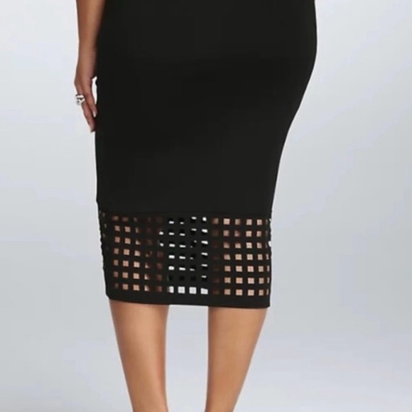 Torrid Womens Pencil Skirt Size 1 Black
Hollow Out Hem Stretch Pull On - Picture 2 of 5